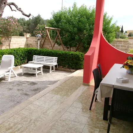 Sara מרינה די מנקוורסה